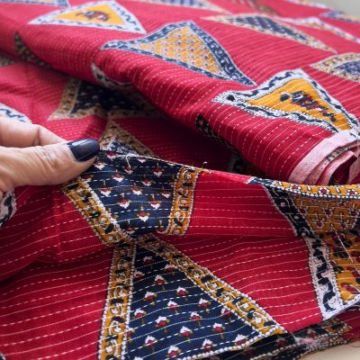 پارچه نخی طرح باتیک قرمز