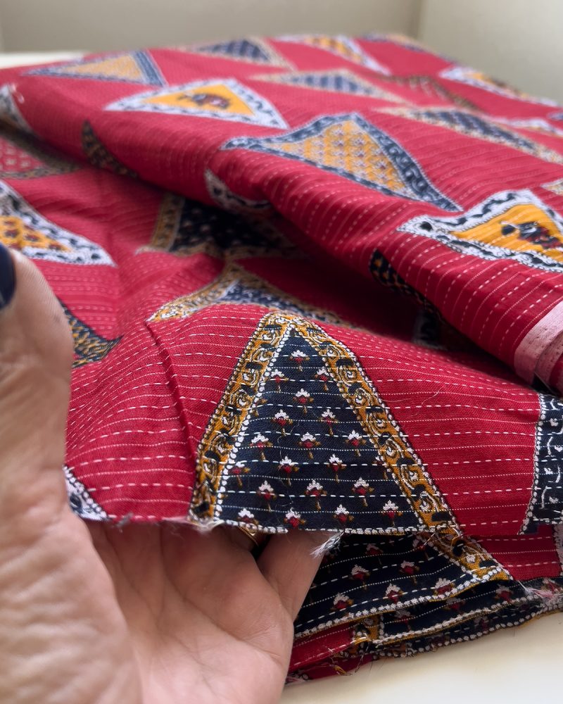پارچه نخی طرح باتیک قرمز